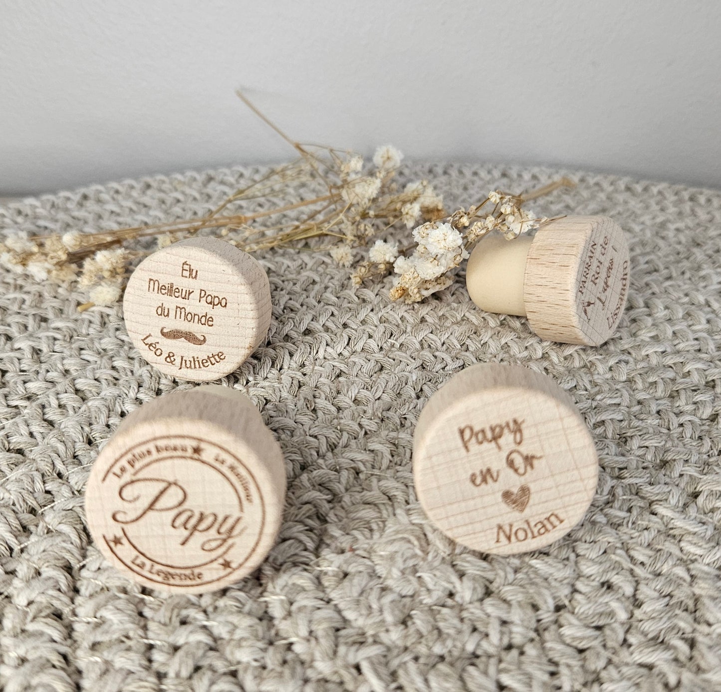 Bouchon bouteille personnalisé en bois. (Papa,Papy,Parrain, Tonton ...)