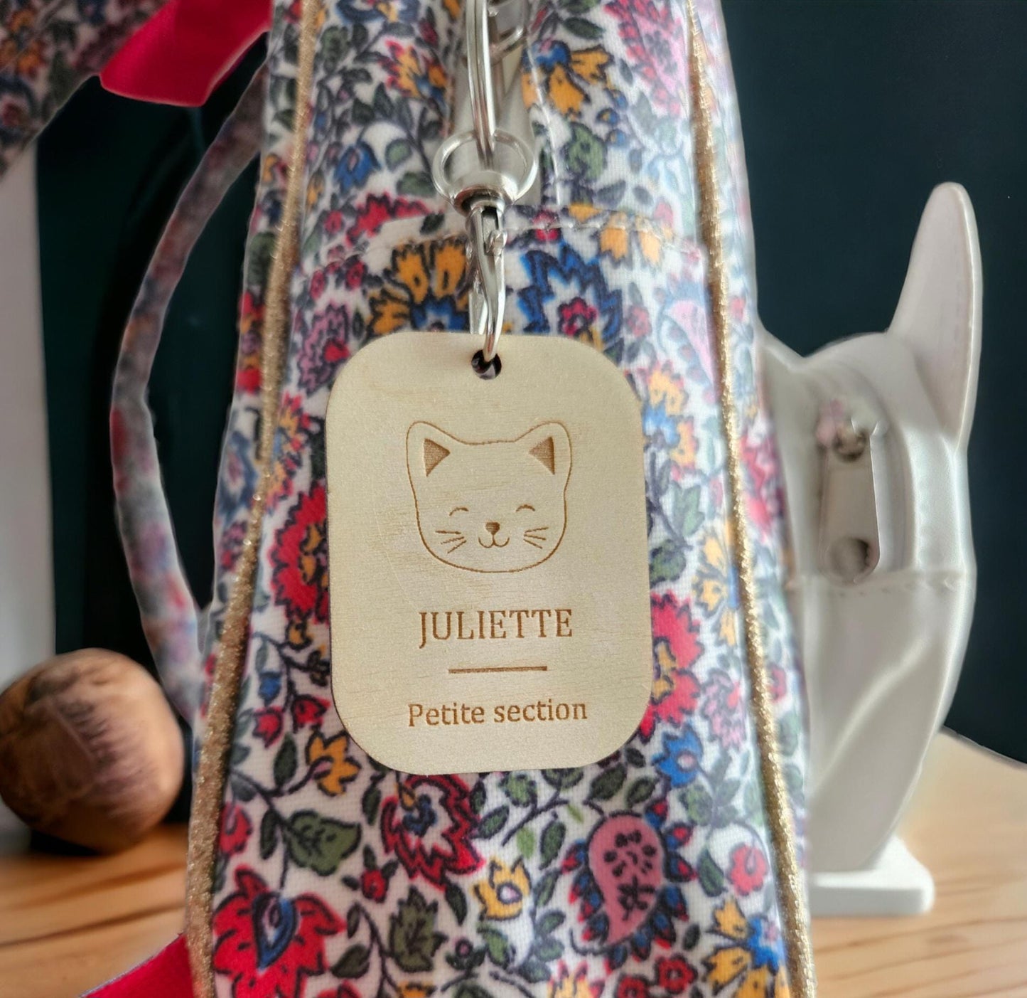 Étiquette Personnalisée en Bois pour Cartable ou Sac à Dos - 12 Modèles - Idéal pour Enfant