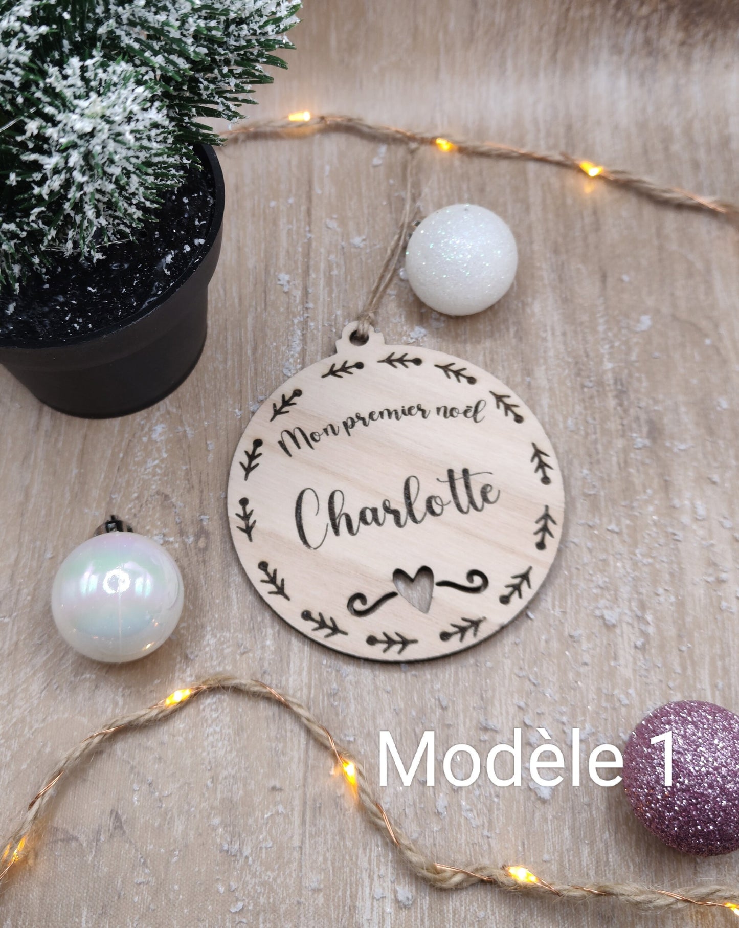 Boule de Noël en bois personnalisé/"Mon premier noël"