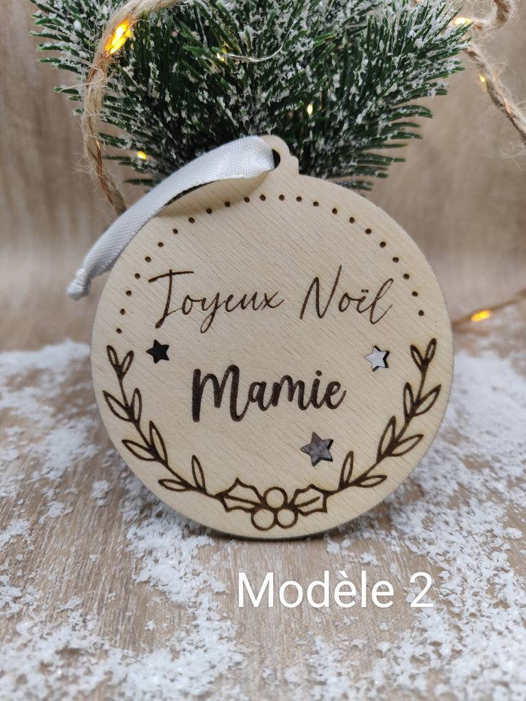 Boule de noël en bois (Mamie, Nounou, Maîtresse...)