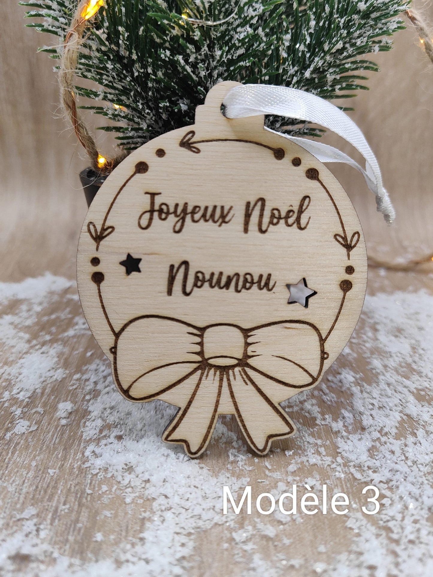 Boule de noël en bois (Mamie, Nounou, Maîtresse...)