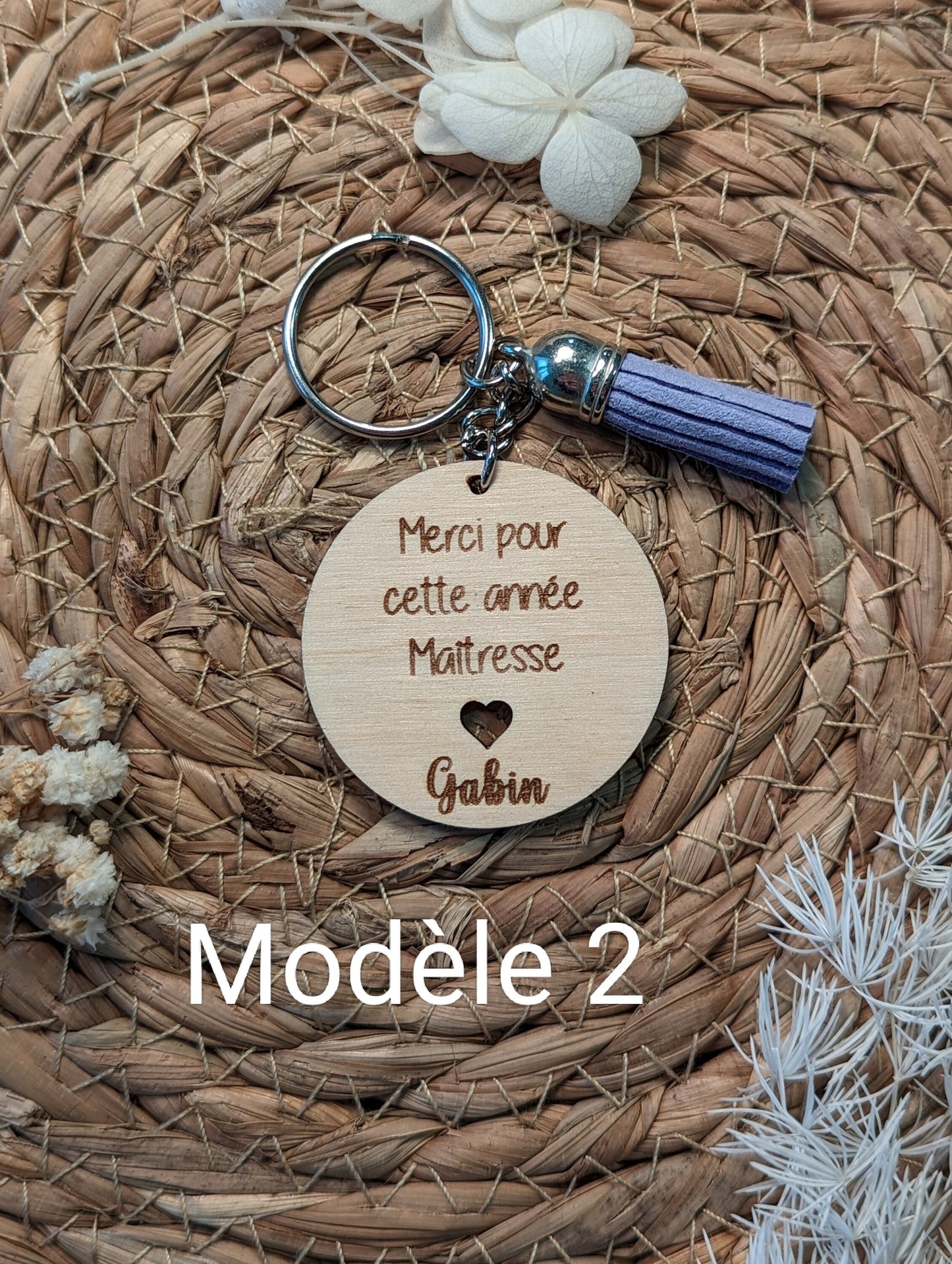 Porte clés personnalisé en bois, 5 Modèles disponibles (Cadeau de fin d'année, Nounou, Maîtresse, Atsem, Mamie, Marraine, Maman...)