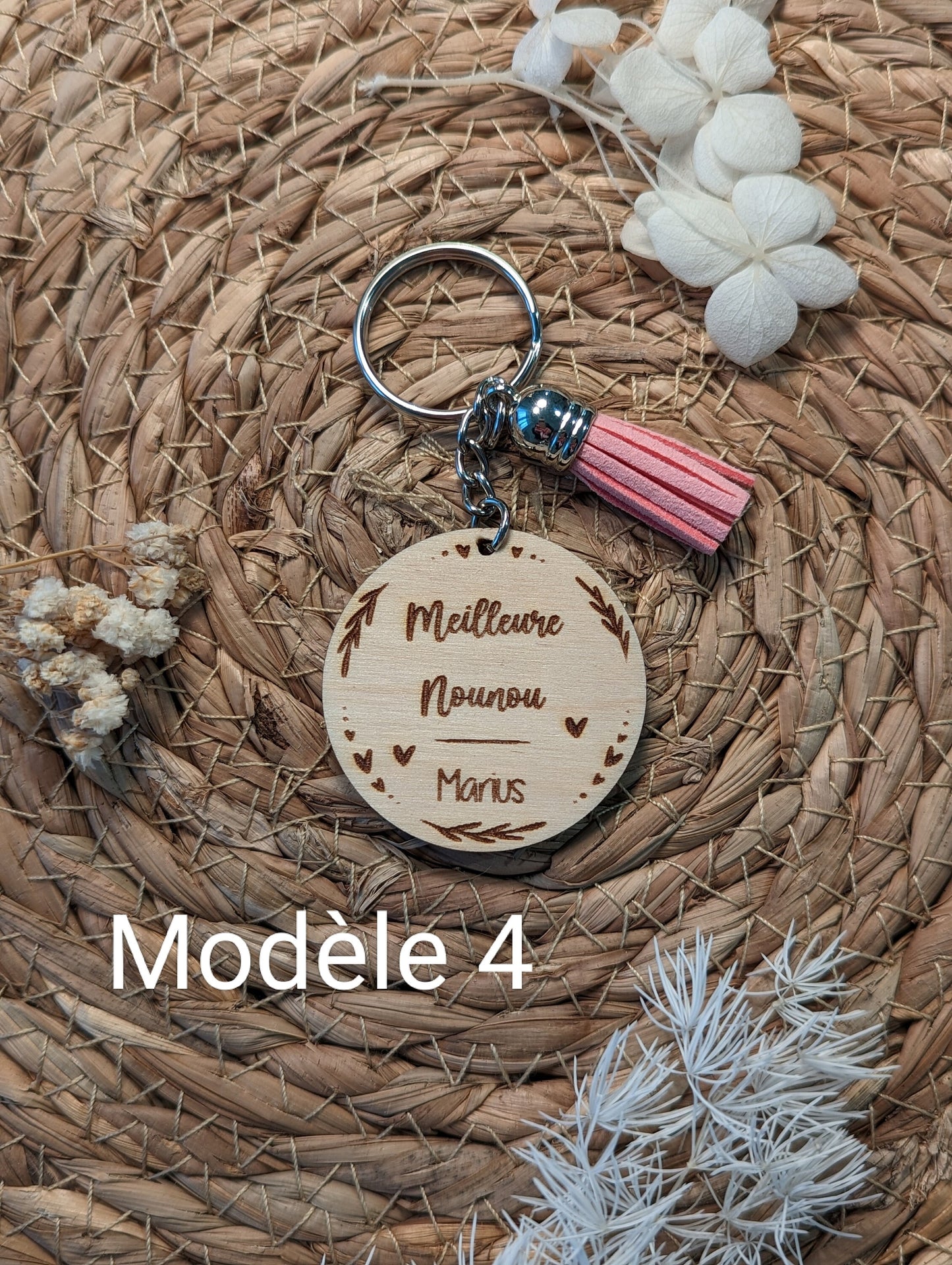 Porte clés personnalisé en bois, 5 Modèles disponibles (Cadeau de fin d'année, Nounou, Maîtresse, Atsem, Mamie, Marraine, Maman...)