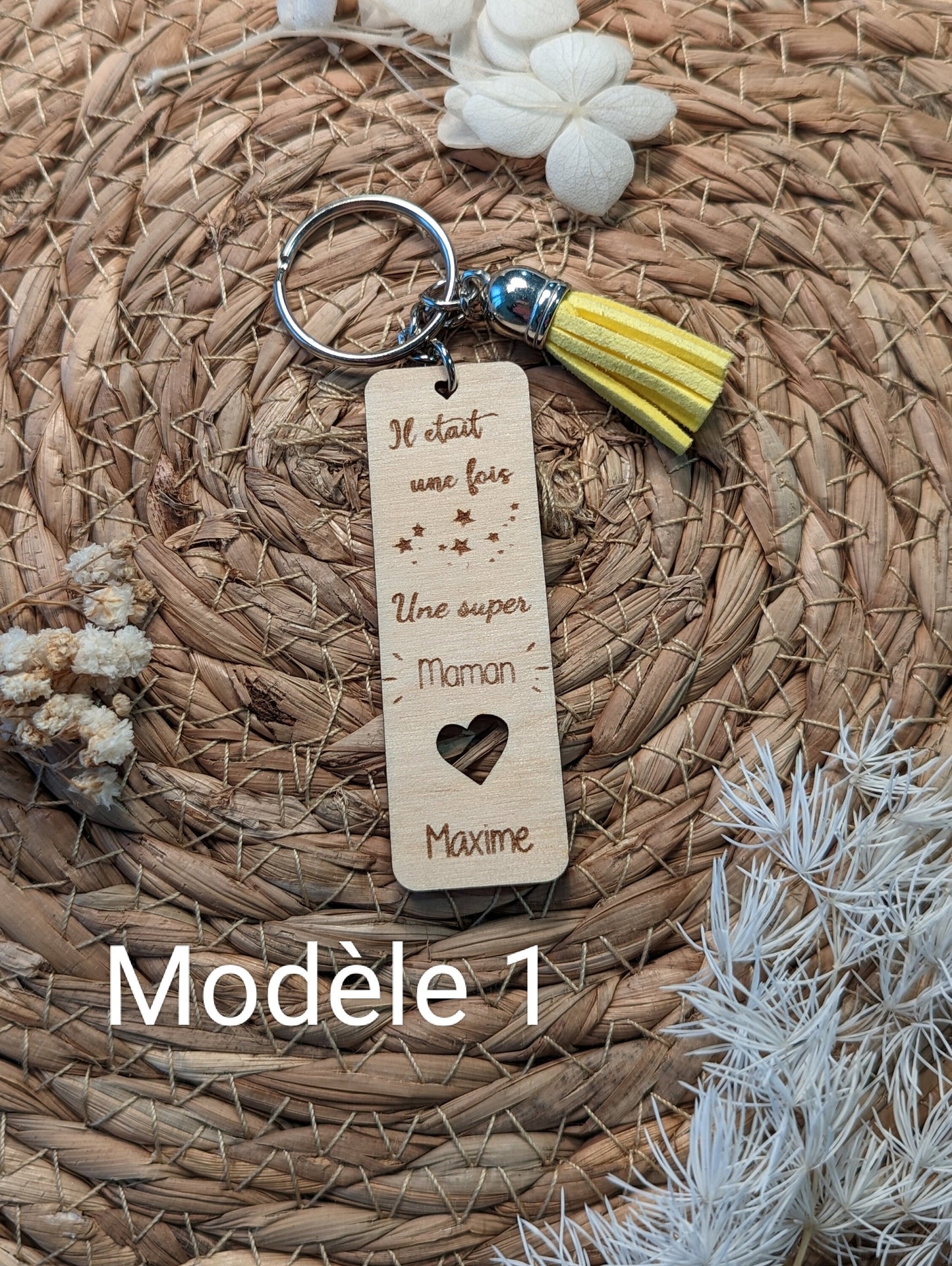 Porte clés personnalisé en bois, 5 Modèles disponibles (Cadeau de fin d'année, Nounou, Maîtresse, Atsem, Mamie, Marraine, Maman...)