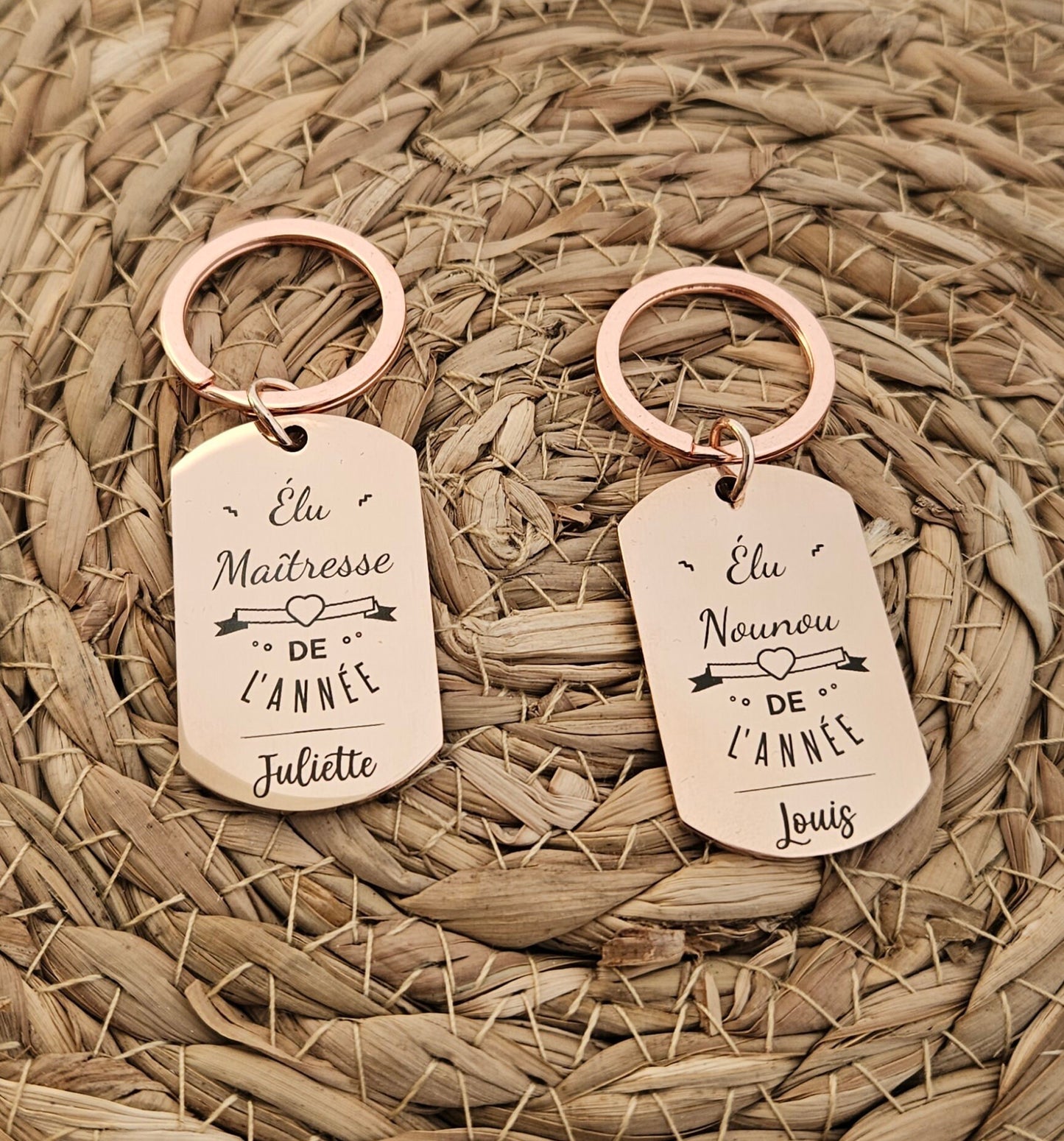 Porte-clés en acier personnalisé rose gold "Élu (Maîtresse, Nounou, Atsem ...) de l'année"