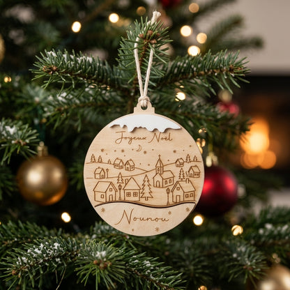 Boule de Noël personnalisée en bois • Village enneigé