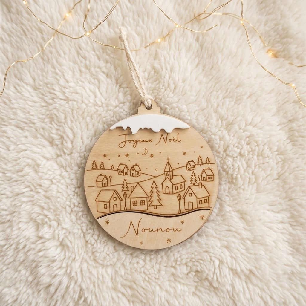 Boule de Noël personnalisée en bois • Village enneigé