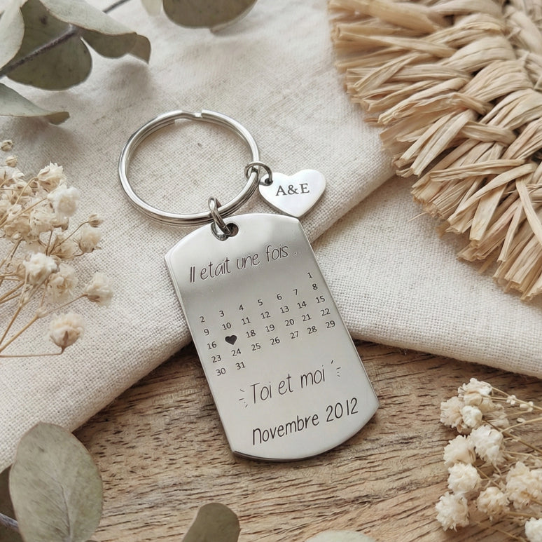 Porte-clés calendrier gravé en acier • Cadeau couple & date