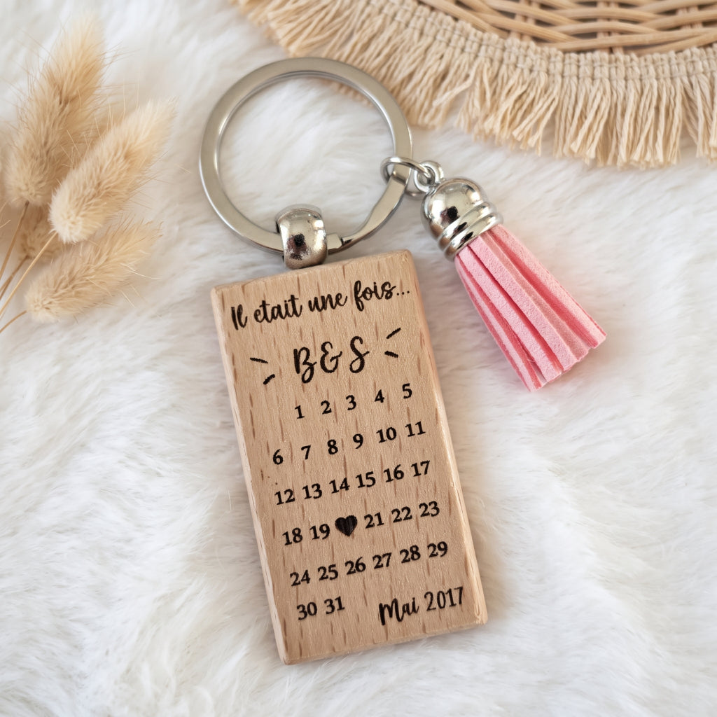 Porte-clés calendrier gravé en bois • Cadeau couple & date