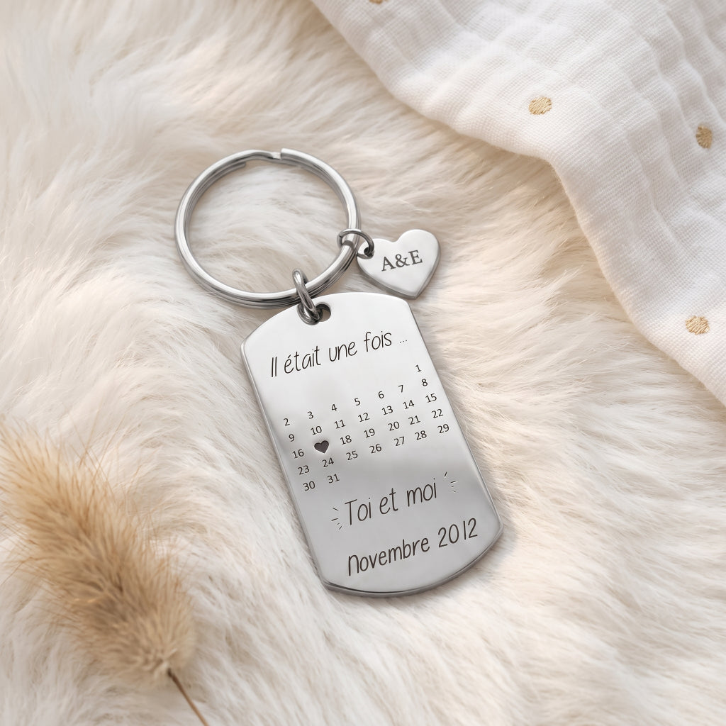 Porte-clés calendrier gravé en acier • Cadeau couple & date