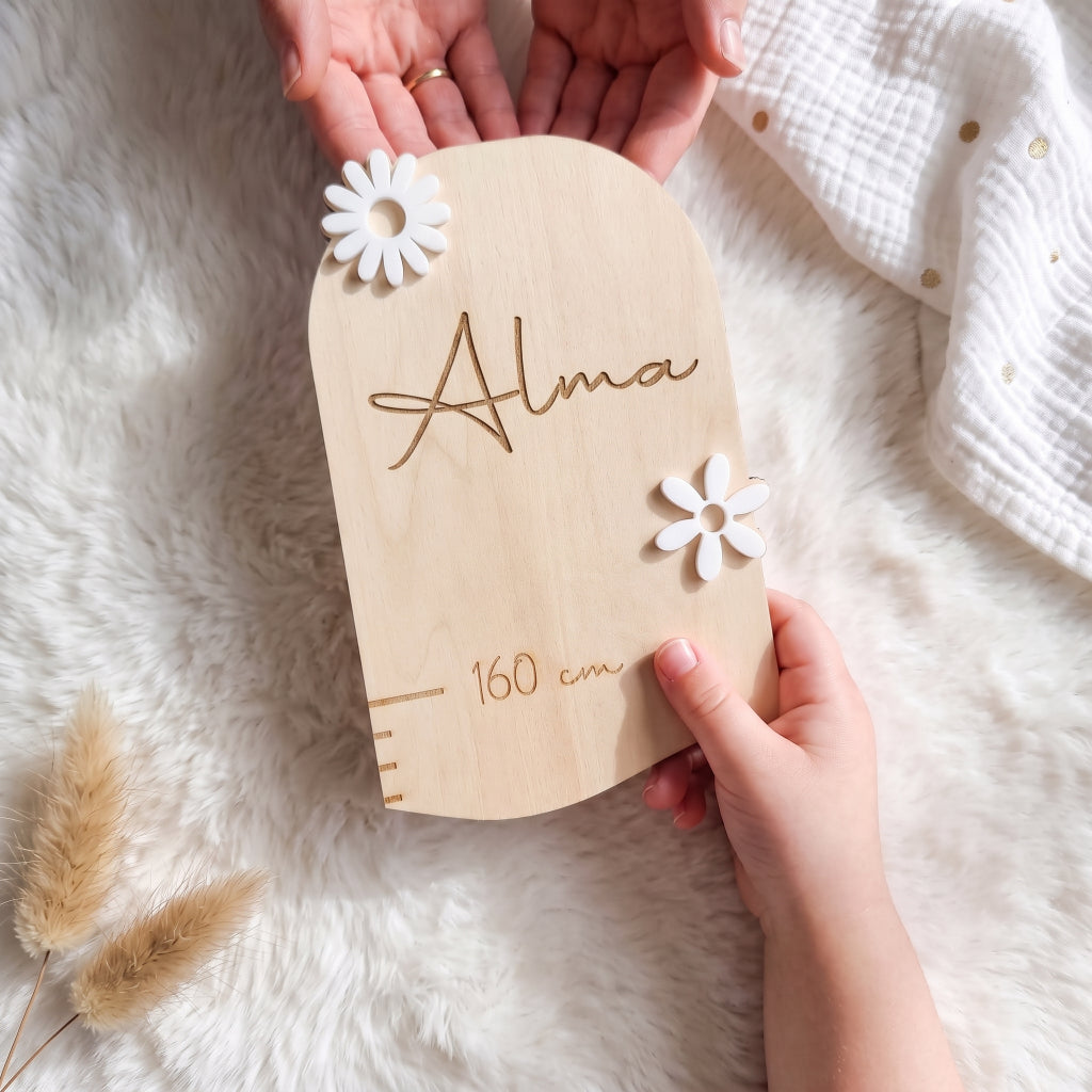 Toise personnalisée en bois et acrylique • Fleurs & Papillons