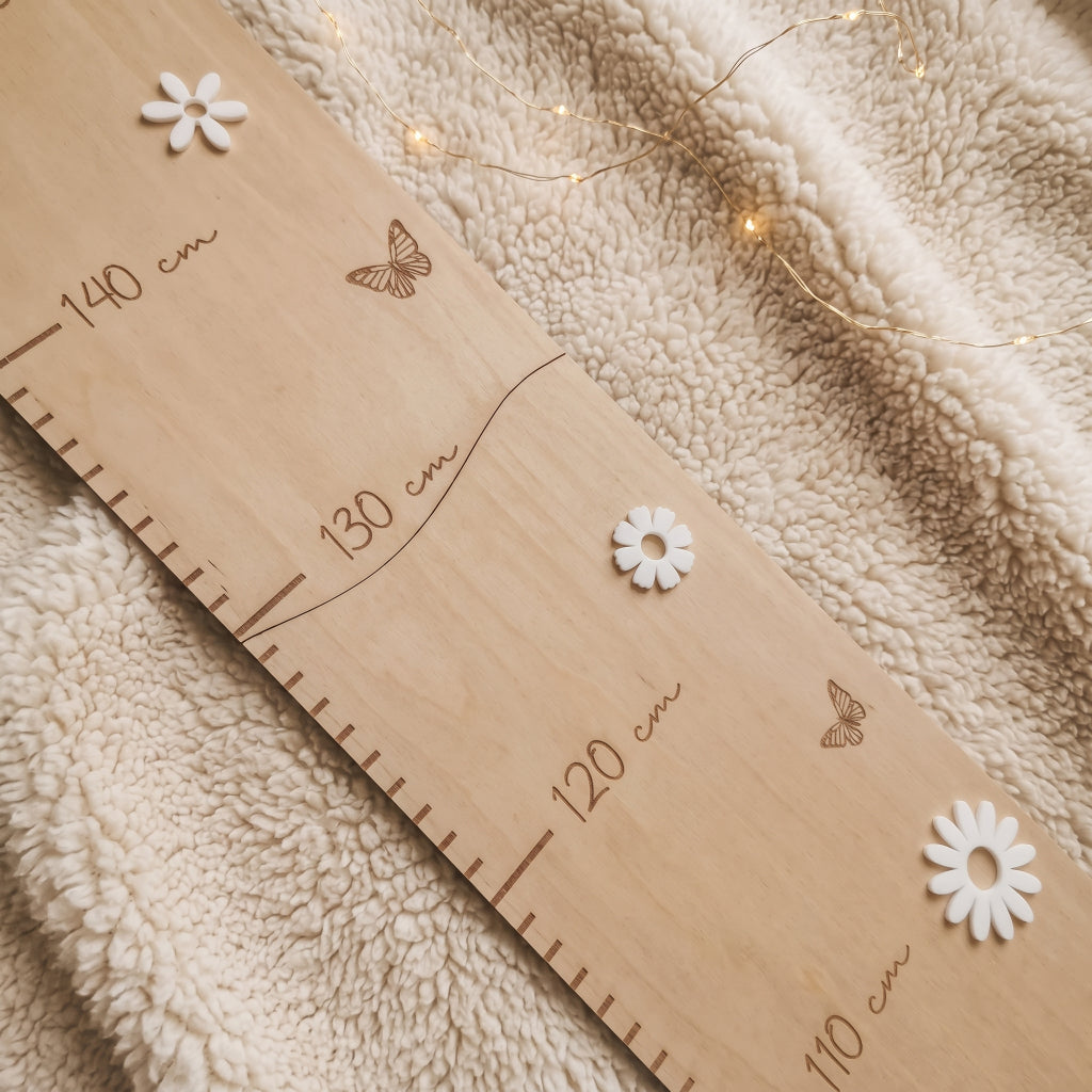 Toise personnalisée en bois et acrylique • Fleurs & Papillons