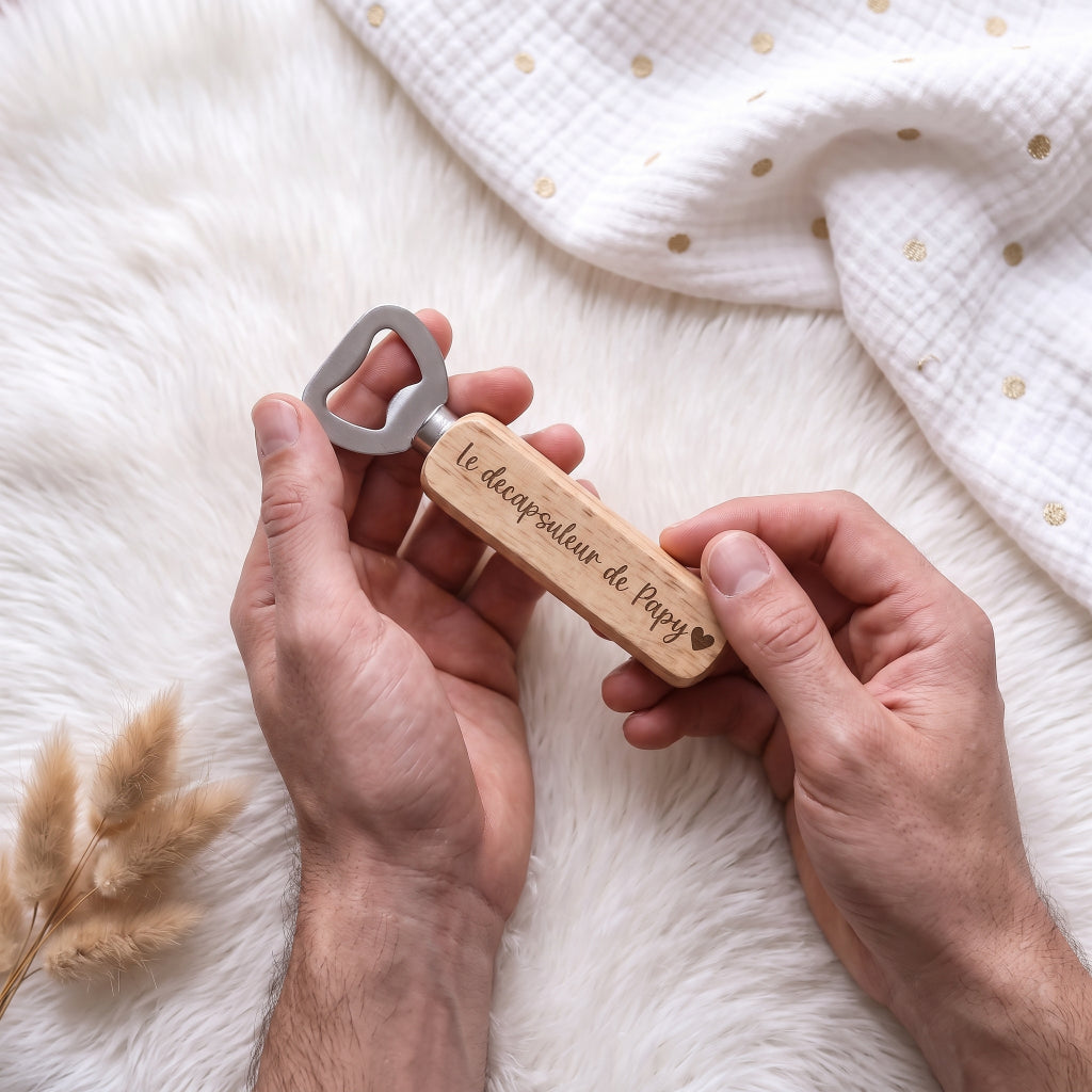 Décapsuleur personnalisé en bois • Cadeau homme original