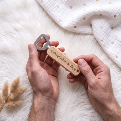 Décapsuleur personnalisé en bois • Cadeau homme original