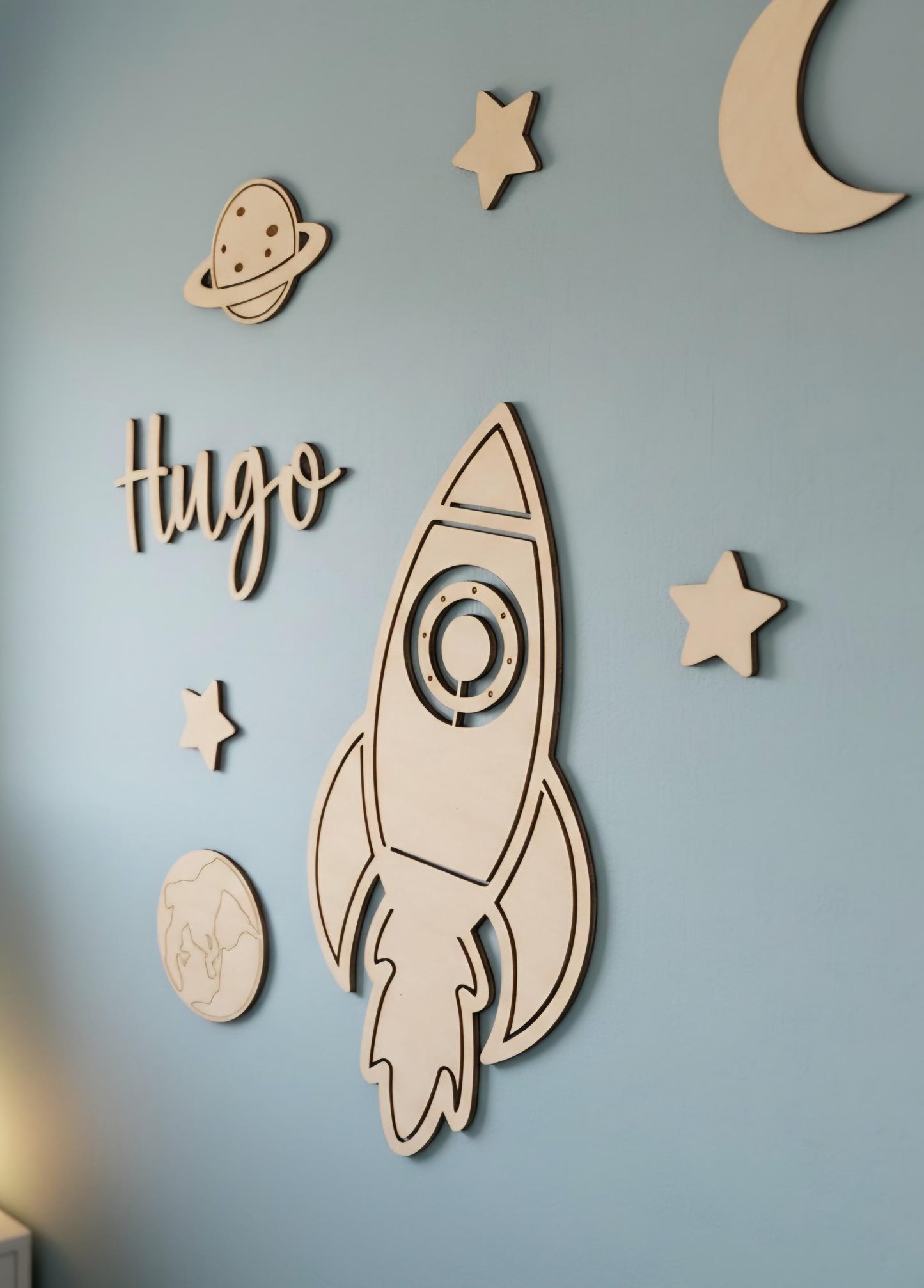 Décoration murale espace personnalisée en bois – Fusée, lune, étoiles, planète & prénom – Cadeau naissance, baptême, chambre enfant