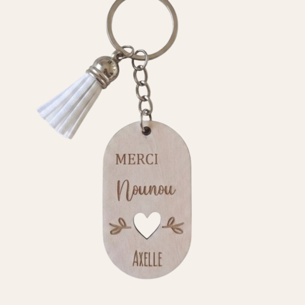 Porte-clés personnalisé bois, prénom et pompon – Maîtresse, Nounou, ATSEM