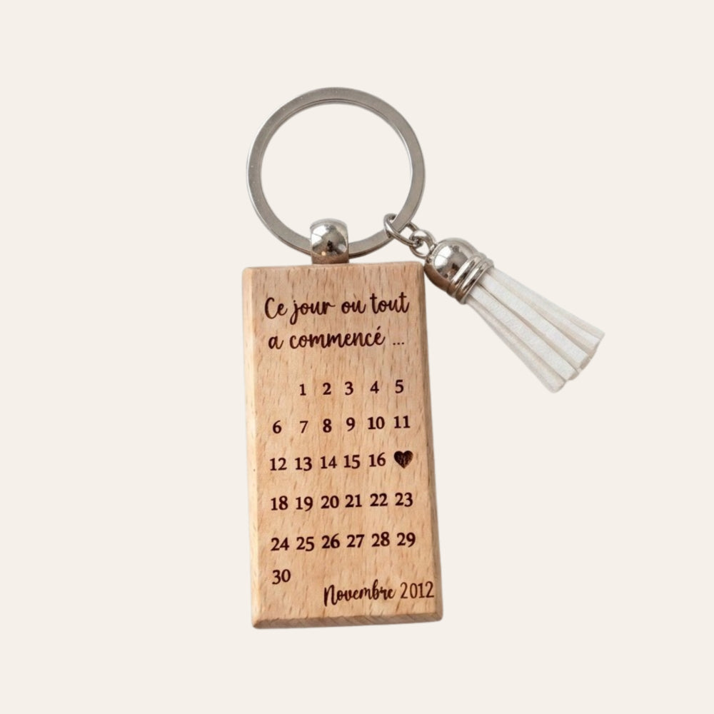 Porte-clés calendrier gravé en bois • Cadeau couple & date