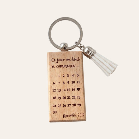 Porte-clés calendrier gravé en bois • Cadeau couple & date