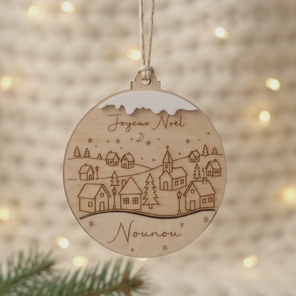 Boule de Noël personnalisée en bois • Village enneigé