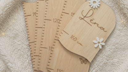 Toise personnalisée en bois et acrylique • Fleurs & Papillons