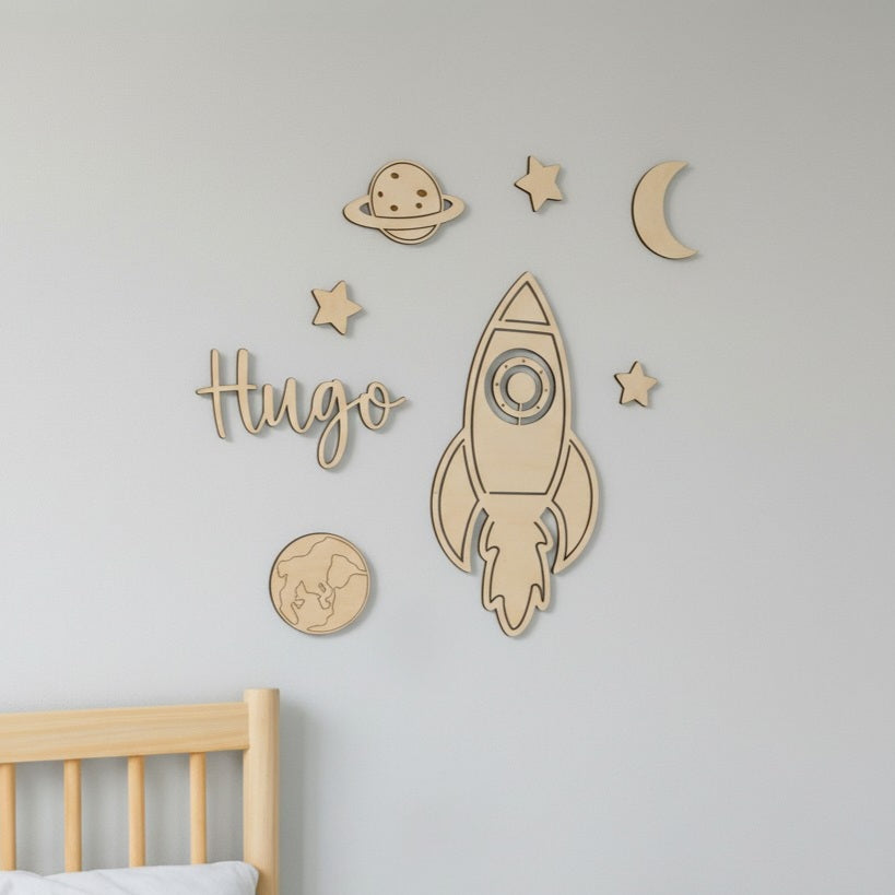 Décoration murale espace personnalisée en bois – Fusée, lune, étoiles, planète & prénom – Cadeau naissance, baptême, chambre enfant