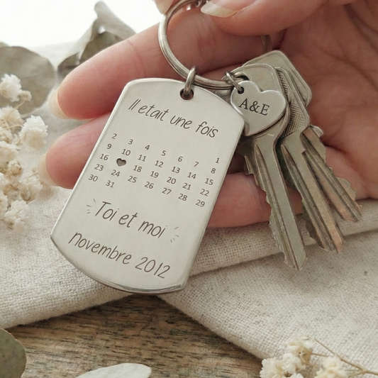 Porte clés calendrier personnalisé date gravée/Cadeau couple/Naissance/Anniversaire ...Porte-clés Calendrier Gravé Personnalisé - Cadeau Couple Date de Rencontre - Acier Inoxydable - Souvenir Saint Valentin et Anniversaire
