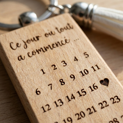 Porte-clés calendrier gravé en bois • Cadeau couple & date